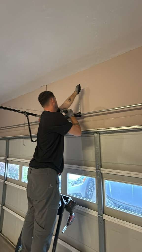 Garage door repair work, gallery photo 4